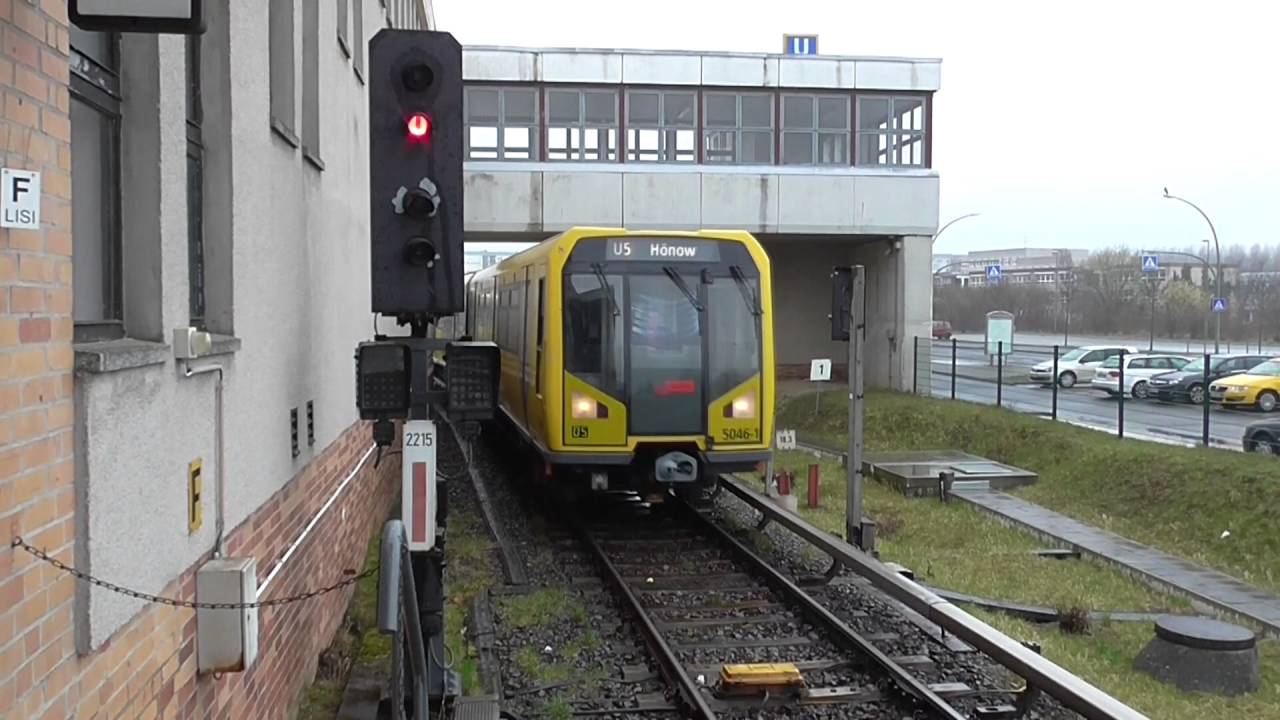 U-Bahn Berlin: Zwei H-Züge im Bahnhof Hönow