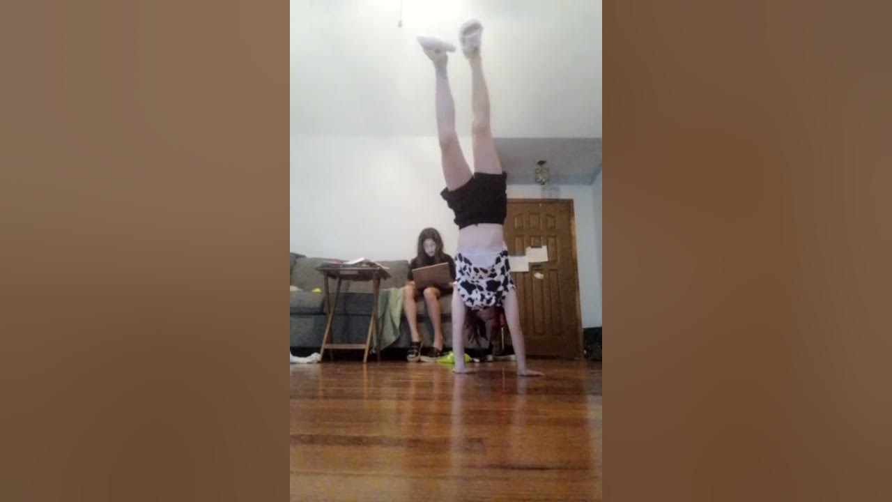 how tp do a switch leg cartwheel 😍🌹💂‍♀️😝😜😜💂‍♀️🤩💂‍♀️ YouTube