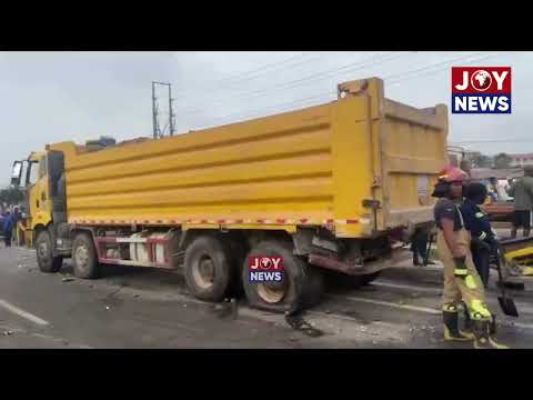 Ofankor Barrier accident: GNFS clears accident vehicles to make way for traffic