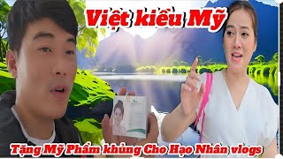Chị gái Việt kiều Mỹ cùng Chị Loan tặng Mỹ phẩm khủng  cho Hạo Nhân vlogs