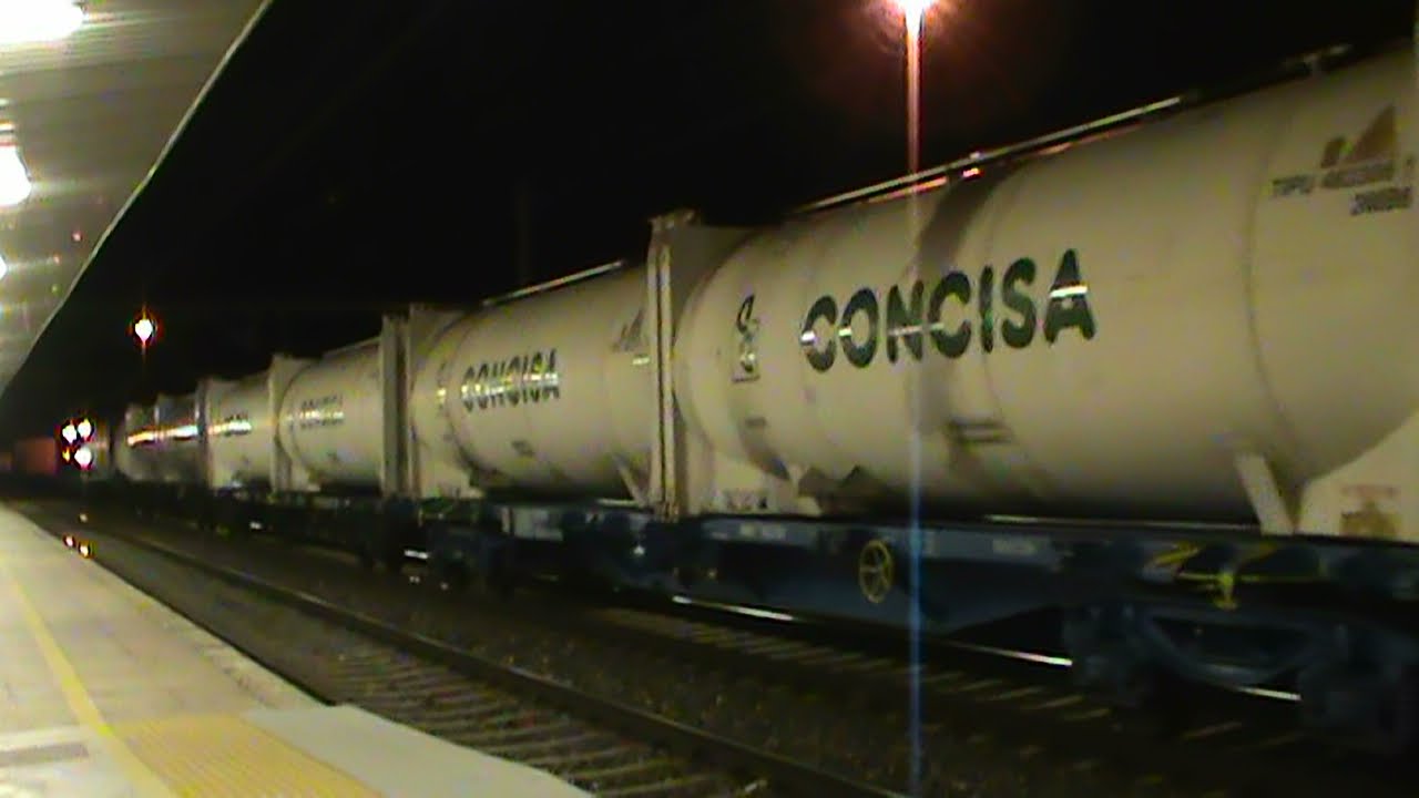 Noche de trenes en Linares Baeza. Renfe, Transfesa, Logitren, Comsa, Traccion Rail...