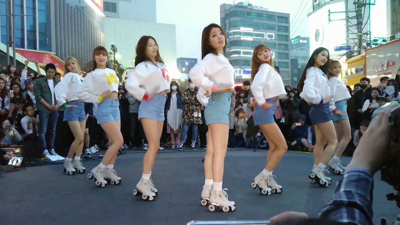 20160410 신촌 게릴라콘서트 오마이걸 한 발짝 두 발짝 Oh My Girl