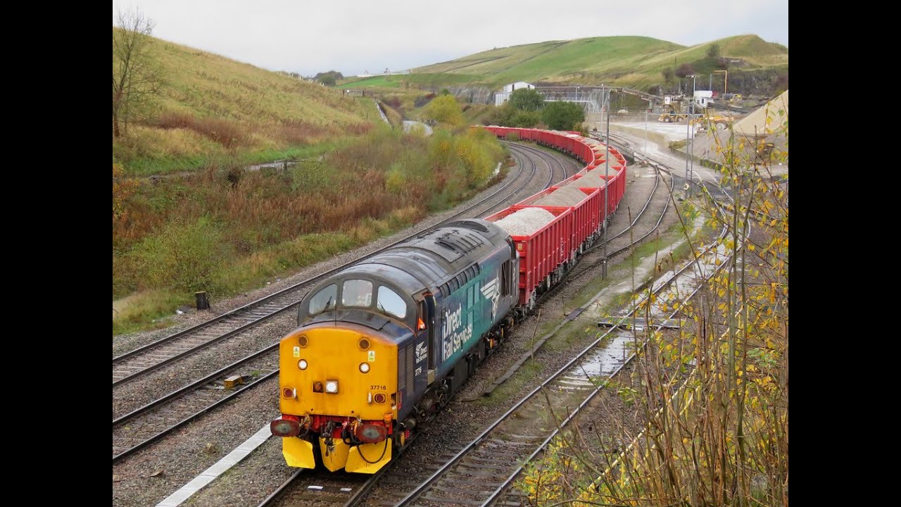 CLASS 37 37716 DRS POWER THRASH HELLFIRE SLIPPING ON WET RAIL ACTION AT PEAK FOREST NOVEMBER 2021