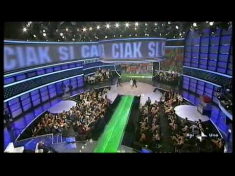 Gigliola Cinquetti canta''La pioggia''in''Cia...  ...