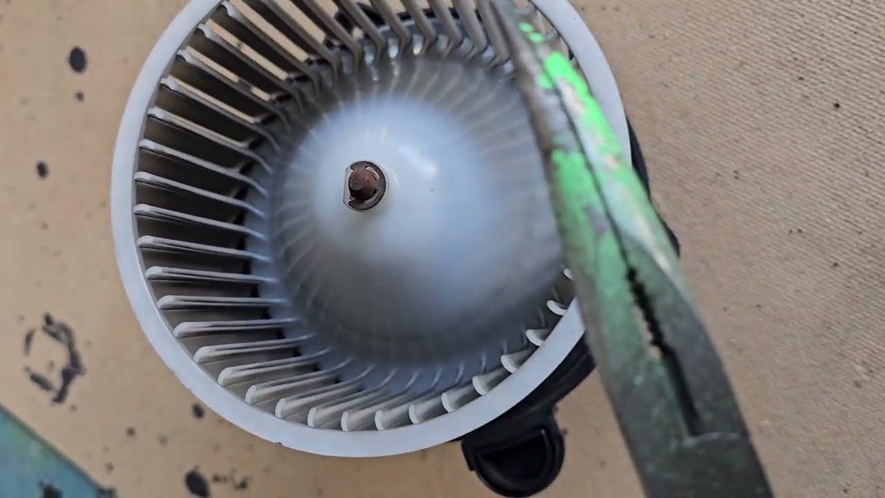 Konserwacja piszczącego wentylatora nawiewu - HYUNDAI i20 II (GB) 2017r