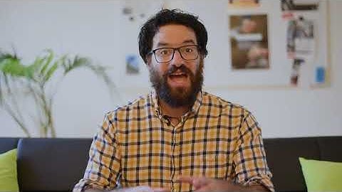 Daniel Catalanotto present Tiny history of Service Design