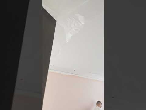 розовые стены