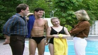 Mark Conroy 2 en speedo Sons and Daughters Details