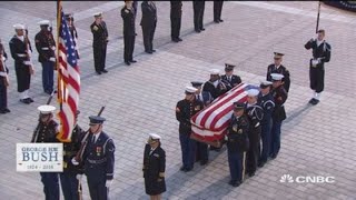Former President George H.W. Bush escorted into Capitol