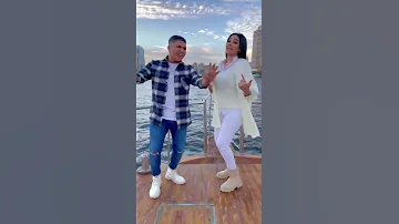 عمر كمال يغني لزوجته شيماء المغربي أنتي قلبي وقمرى وجمال خيال 
