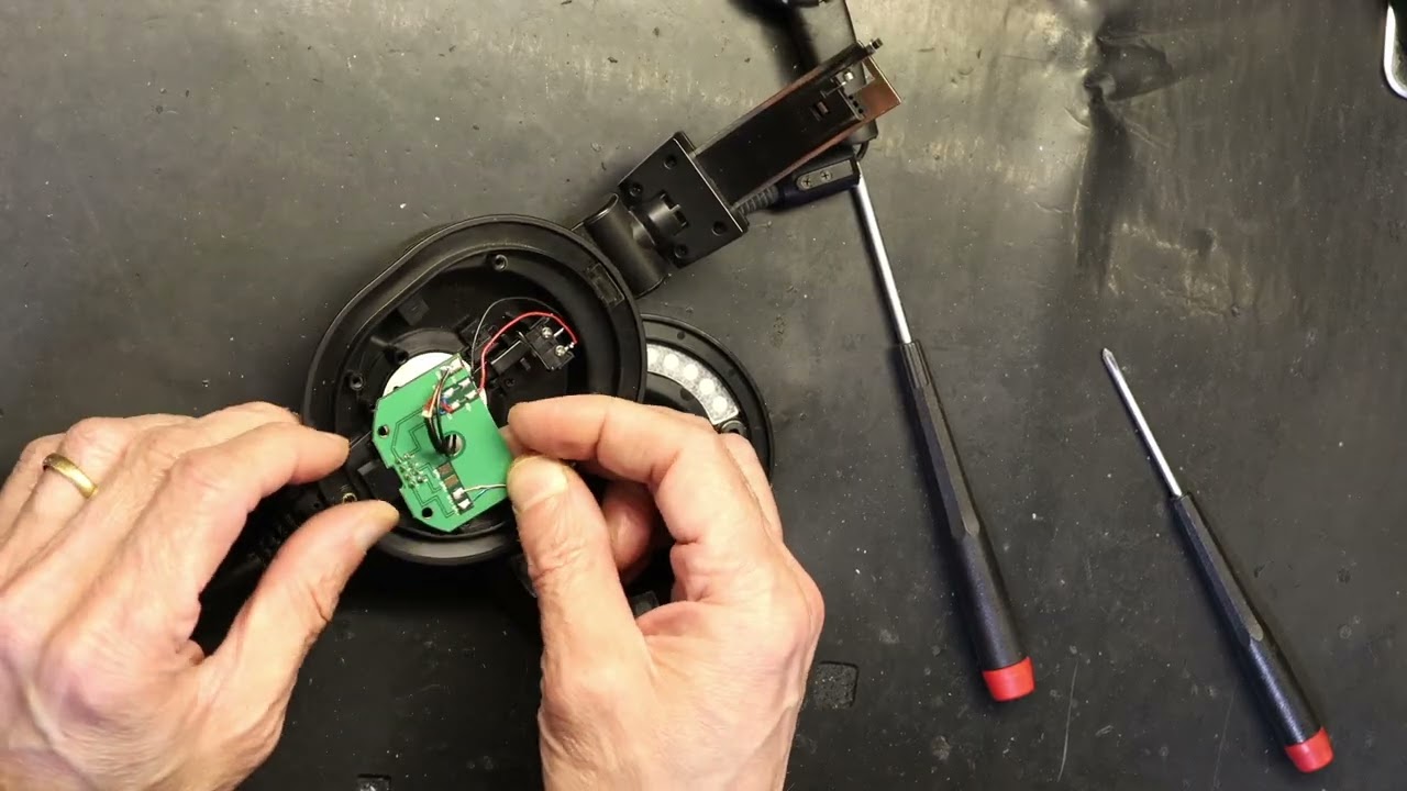 Замена микрофона, ветрозащитного экрана микрофона и оголовья на наушниках ClearCom CC-300 C-400