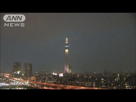 スカイツリーが点灯　続いて紫色の「雅」（12/05/22）
