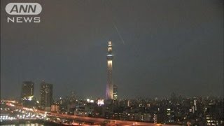 スカイツリーが点灯　続いて紫色の「雅」（12/05/22）