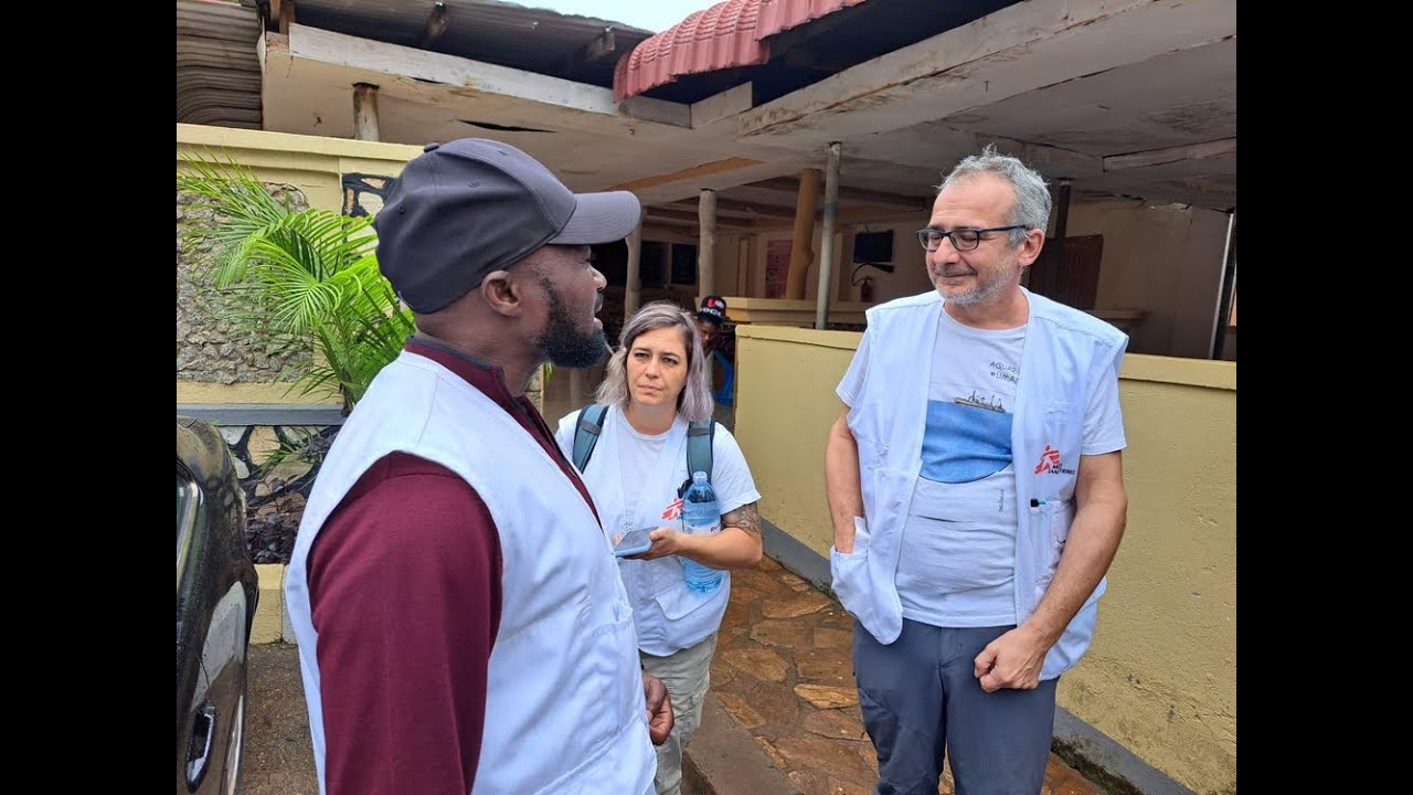 Walk With Me: Ebola Treatment Centre in Mubende, Uganda - Doctors Without Borders