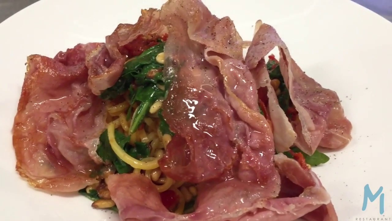 Chez M - La recette - Spaghetti au jambon de Parme, tomates séchées, roquette et parmesan