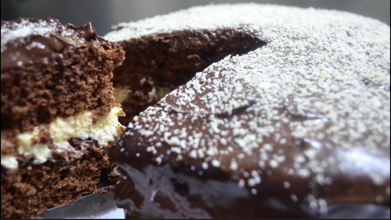 עוגת שוקולד חלומית! רכה , עסיסית עם קרם וניל | פשוט וטעים עם מיכל 🍰
