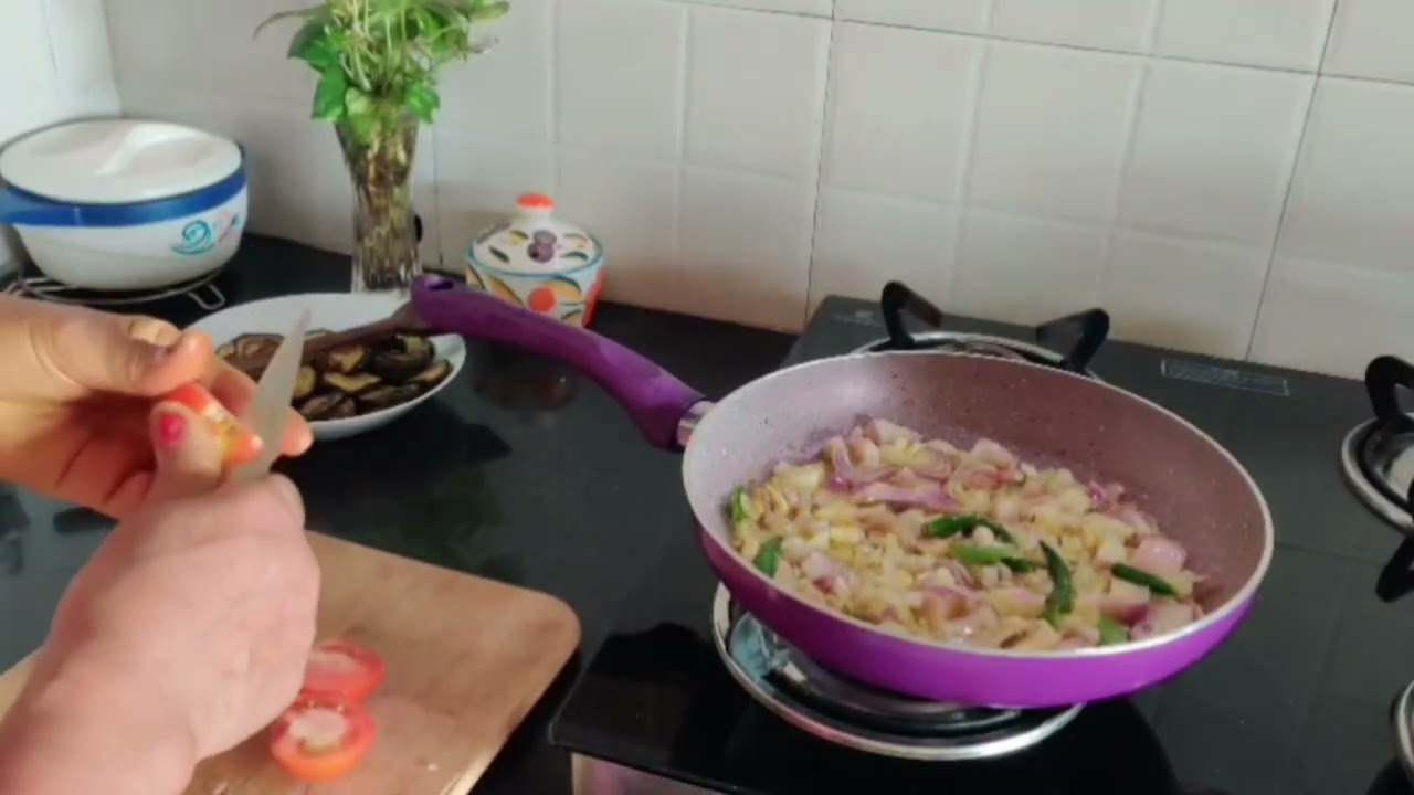 एक बार इस तरीके से बनाएं आलू बैंगन की ग्रेवी वालीसब्जी