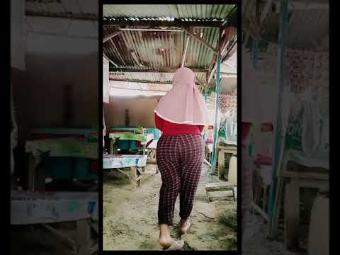 bokong gede seorang tante