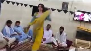 hot mujra at hera mandi lahore cute girl