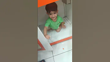 شوفو وين كان متخبى ونحنه عم ندور عليه 