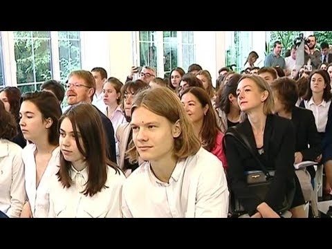 იოჰანეს ჰანი „ახალ სკოლას“ ესტუმრა