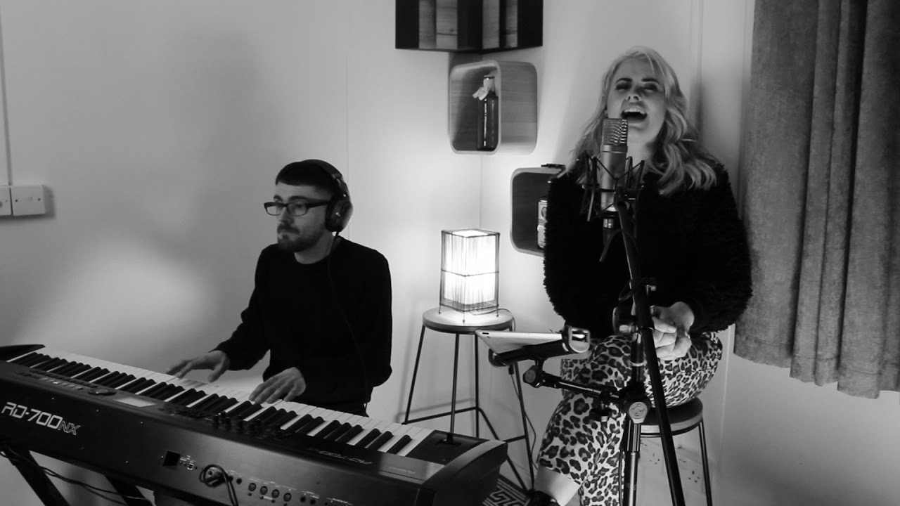 Sandii Jane feat. Mark Flynn - Dance Monkey (Cabin Sessions)