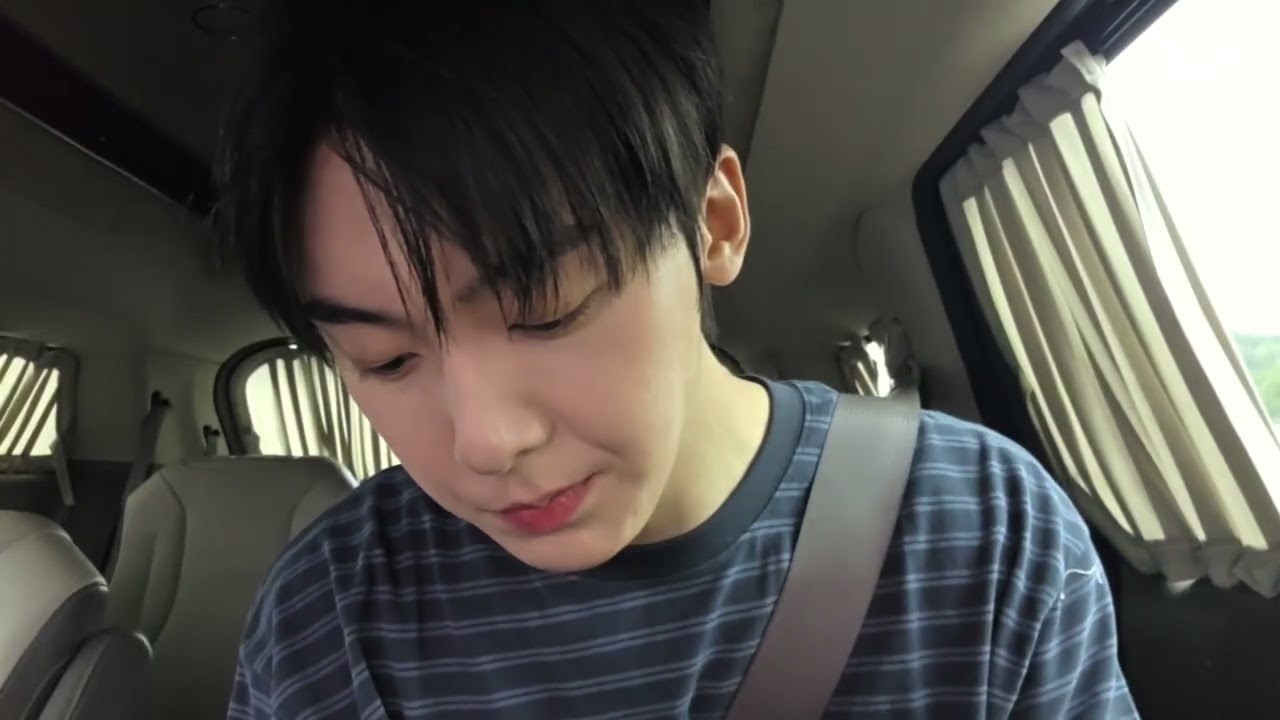 ユンサナ　yoonsanha y chapter SUB] 260519 윤산하 YOONSANHA WEVERSE LIVE: 김밥 닭강정 뇸 - YouTube