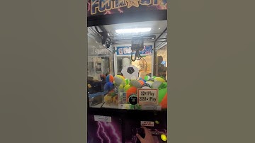 Footy Claw Machine Fail #arcade #clawmachine #cranegame