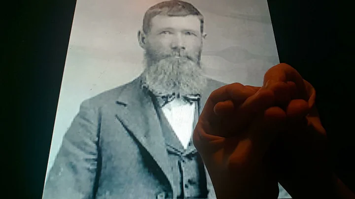 Horacio the handsnake - Charles Van Winkle