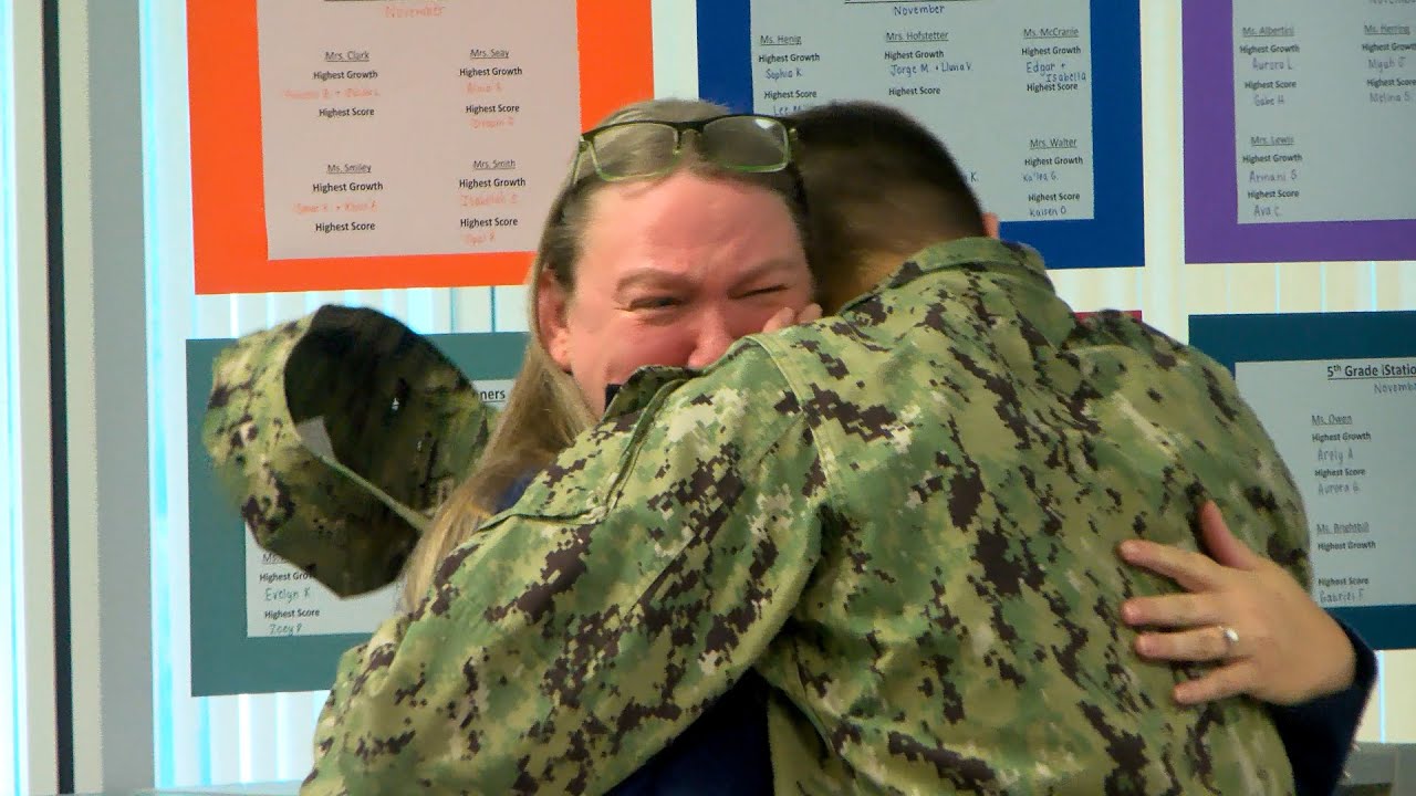 Military Son Surprises Mom Youtube