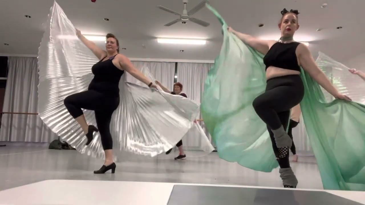 Burlesque Isis Wings routine practice