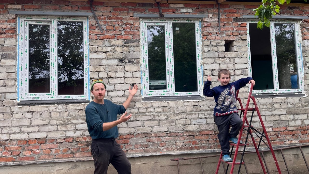 Не хочу платить бракоделам! Поэтому вставляю окна сам!