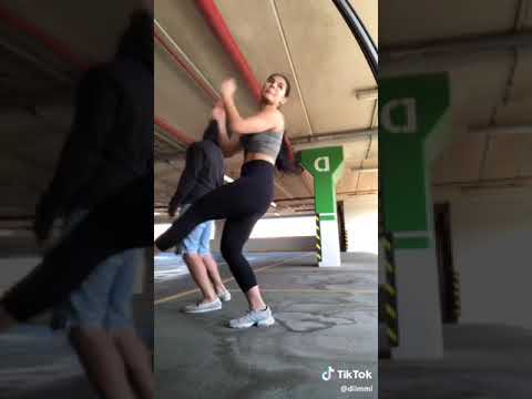 للي يقولون اكسو مو مشهورين بسبب مشاهدات اغانيهم ابيك موضوع مهم الوصف