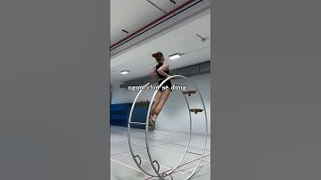 Cô gái biểu diễn với chiếc vòng đôi 😇 #shorts