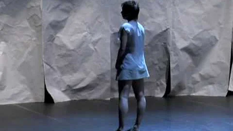 Cheryl Wimperis Suche Nach Dem Kleid (Georg Reischl)