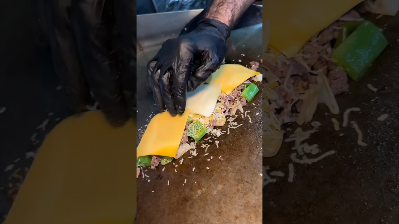 Who’s in the mood for a CHOPPED CHEESE?! 🍔 This one’s from Halal Munchies Queens NYC! #DEVOURPOWER