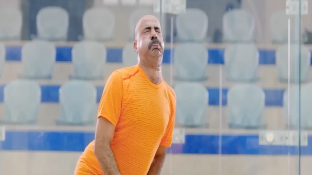 ضحك بلا حدود مع محمد سعد في أول تجربة اسكواش 🏸😂