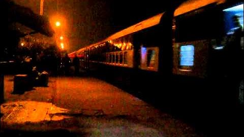 12554 Vaishali Express arriving Etawah at 1:20AM