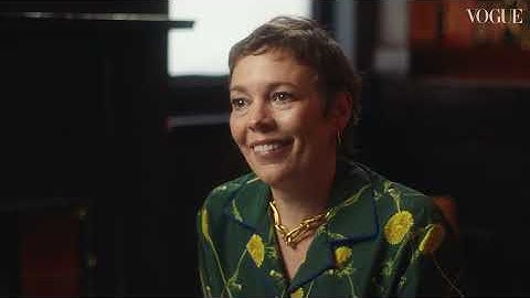 Olivia Colman Eats Bangers & Mash, Sticky Toffee Pudding and 4 Other British Dishes