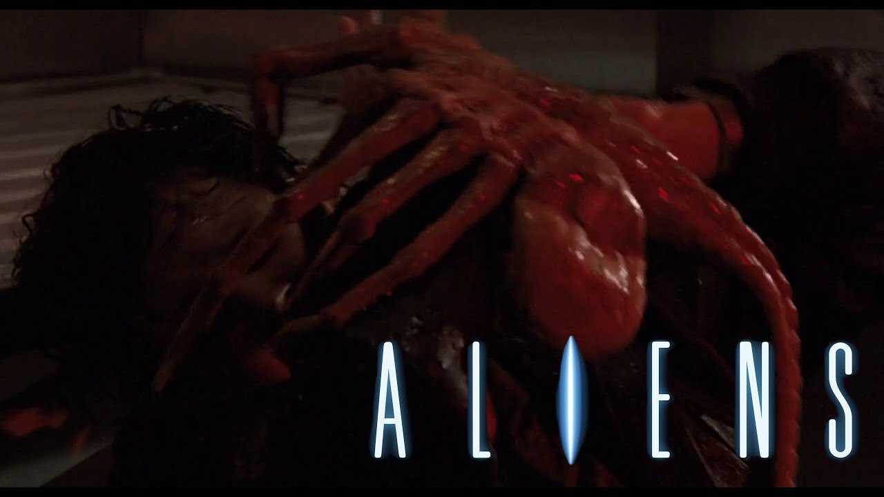 Facehugger in action - Aliens (1986) HD