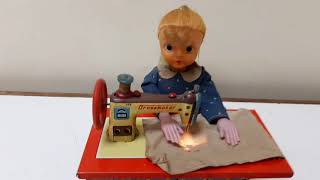 50s NOMURA BATTERY/OP TIN DOLLY DRESSMAKER (SEAMSTRESS) JAPAN WORKING TN @vensoyo