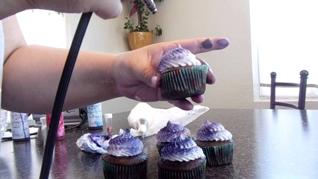 How to frost and airbrush a cupcake with Holly from