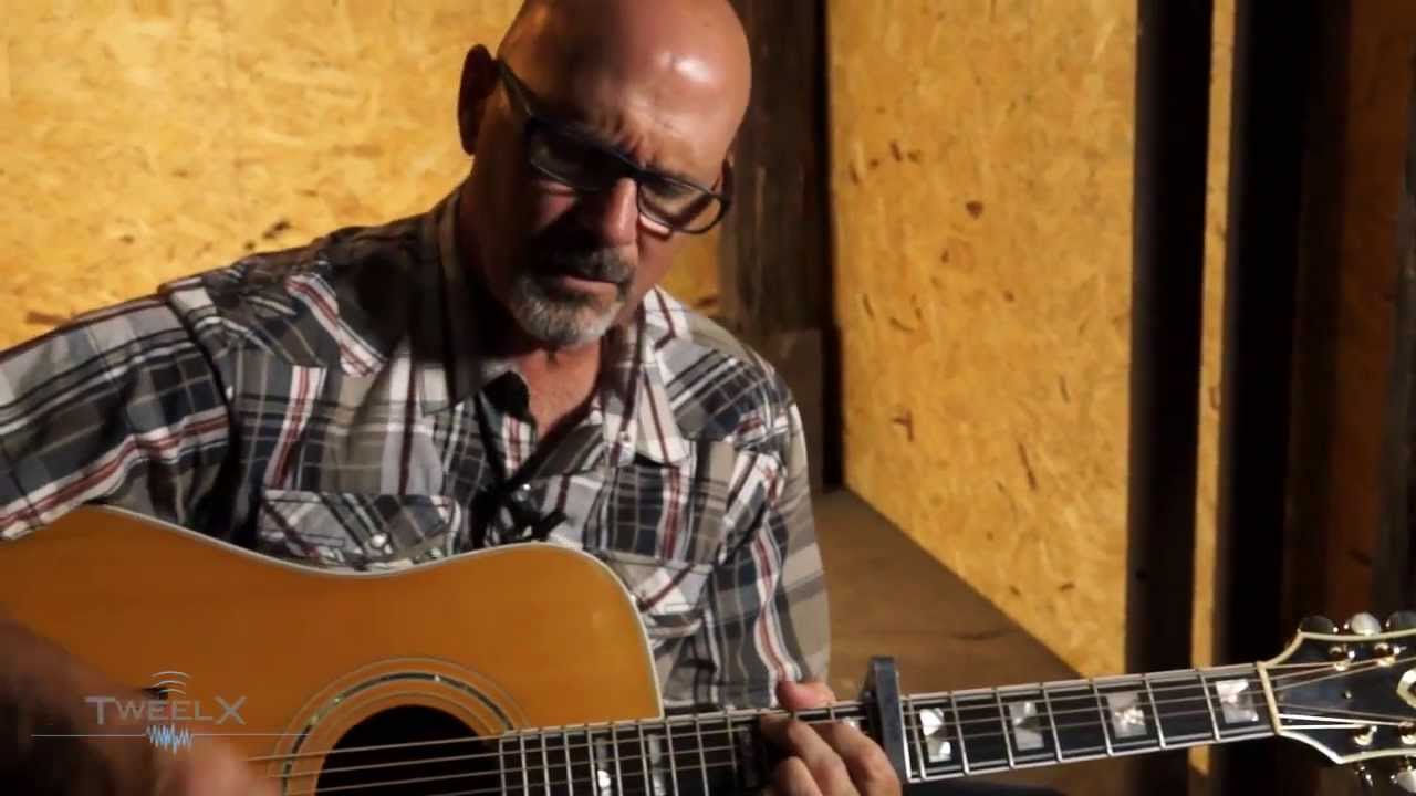 Billy Montana Performs "Love Is War" Acoustic On TweelxTV