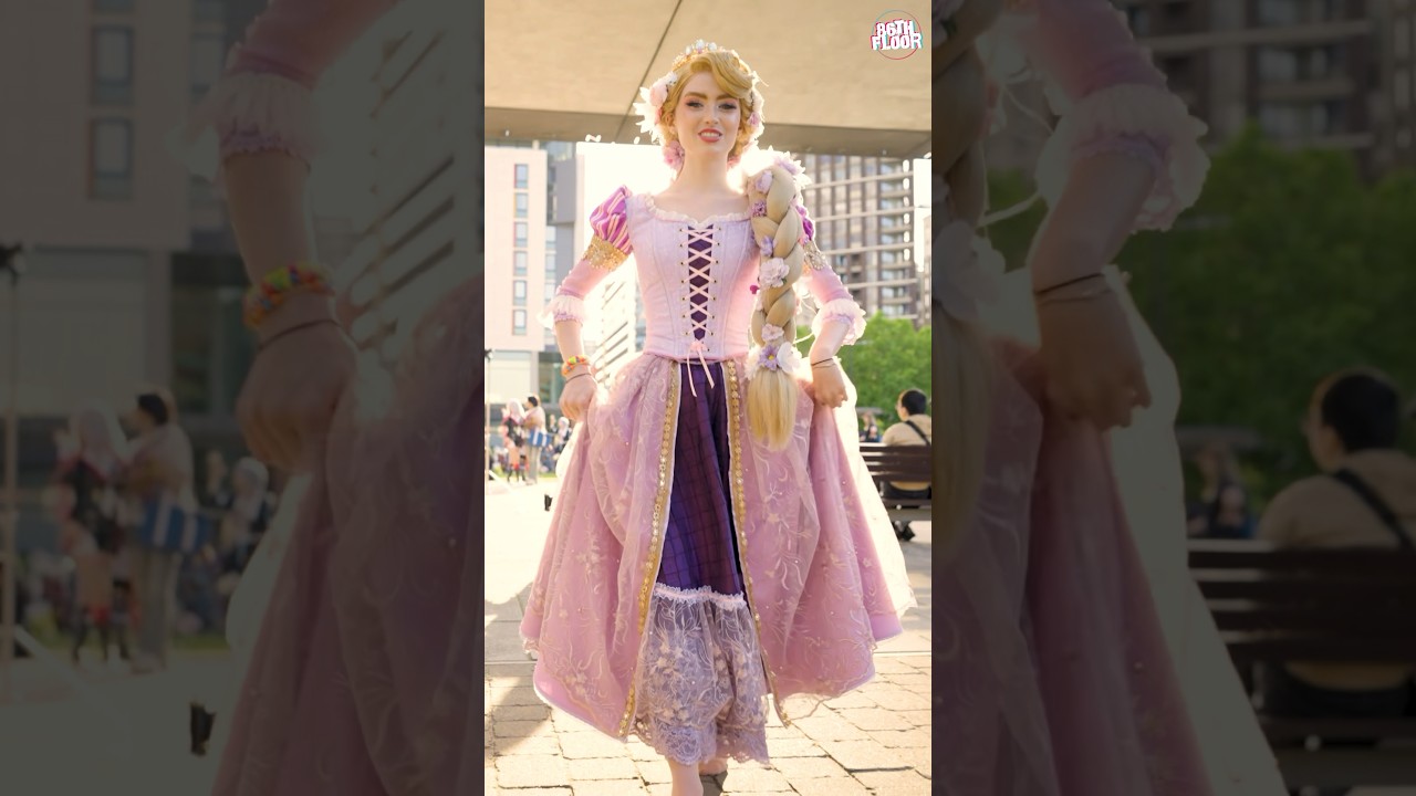 😍 BEAUTIFUL Disney Tangled - Rapunzel Cosplayer 👑 #shorts