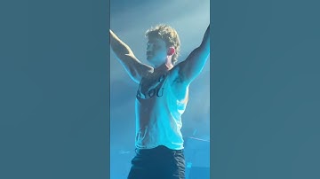 Thumbnail of Olly - Menomale che c'è il mare 🌊 (Live Bologna, Estragon) #olly #menomalecheceilmare