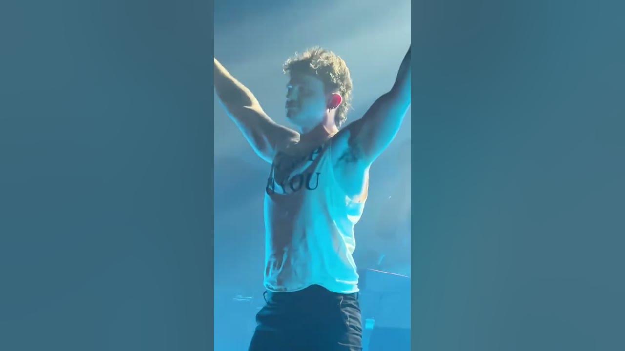 Olly - Menomale che c'è il mare 🌊 (Live Bologna, Estragon) #olly #menomalecheceilmare