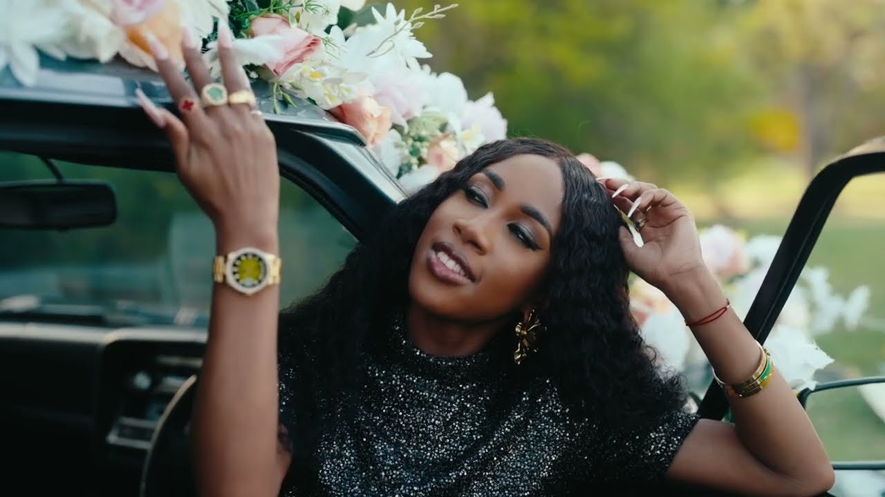 Guarda Ding Dong, Vanessa Bling - Glory (Official Music Video) su YouTube Guarda Ding Dong, Vanessa Bling - Glory (Official Music Video) su YouTube