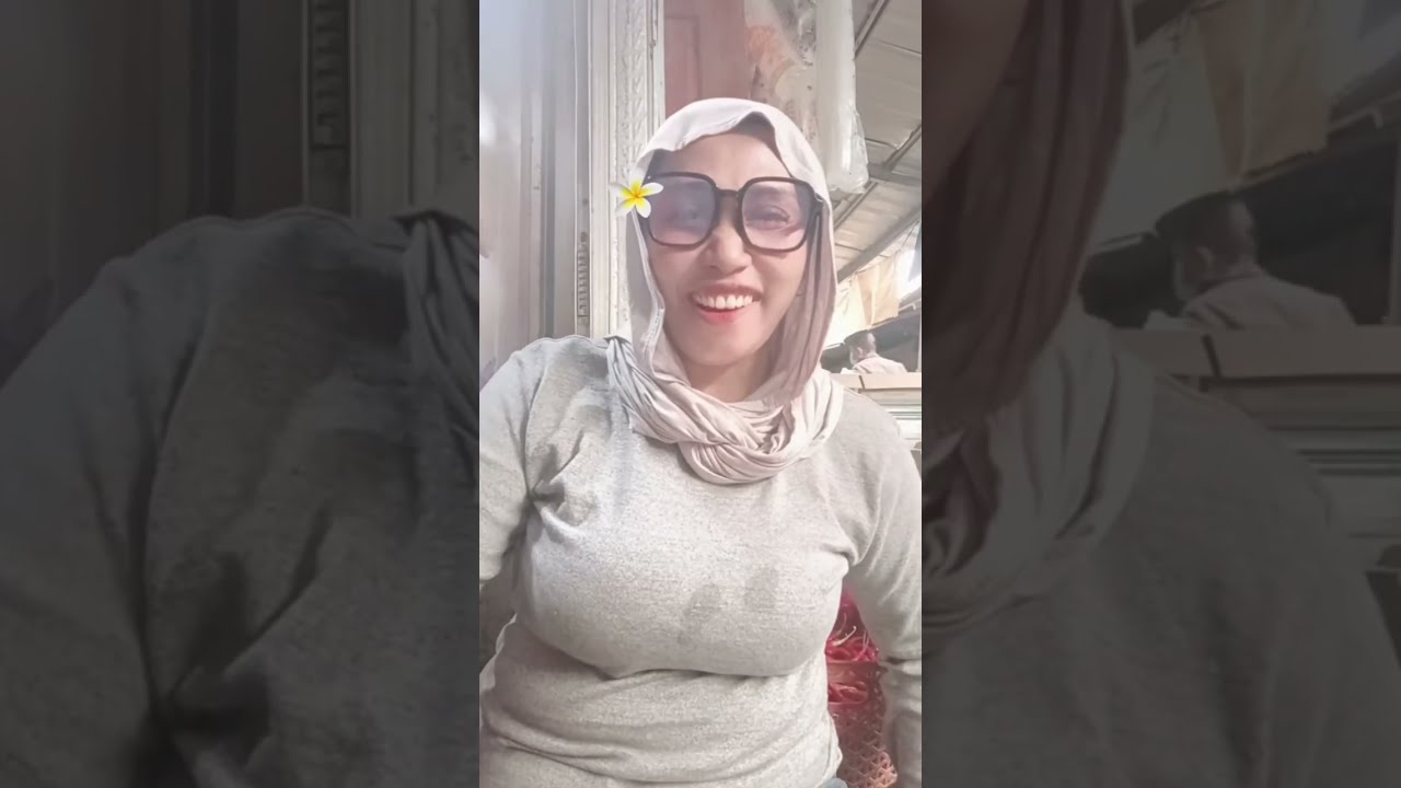 Bulat bulat tapi bukan bola mama muda jilbab cantik asli indonesia