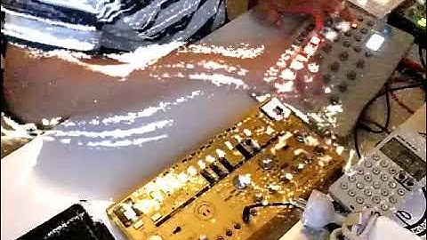 Little experiment with an Elektron Model : Cycles and a Behringer TD-3