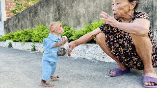 Bibi gave a special gift to the kind old lady!